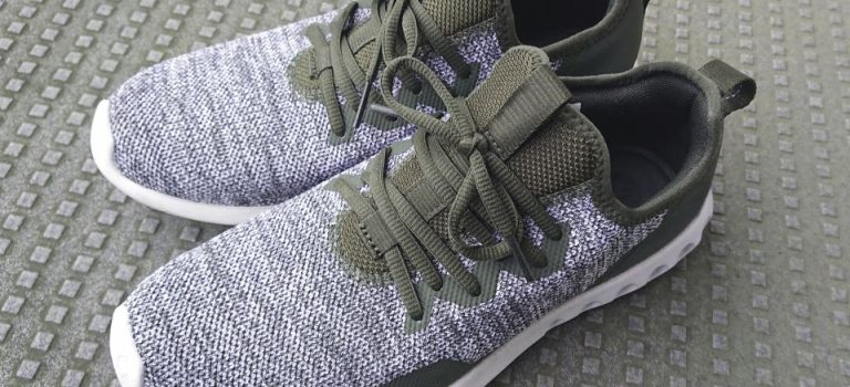 天候や季節を問わず活躍する現代人の必需品折りたたみ傘の進化と魅力