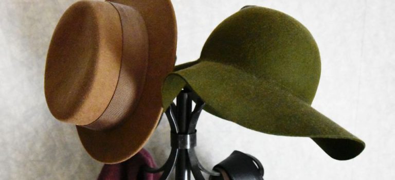 日傘が彩る日本の夏暮らしおしゃれと実用性が溶け合う日常のアイテムたち 日傘が彩る日本の夏暮らしおしゃれと実用性が溶け合う日常のアイテムたち