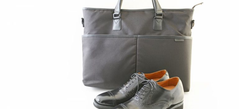 男性の品格を引き立てる長傘 機能美と所有感で選ぶ大人の相棒