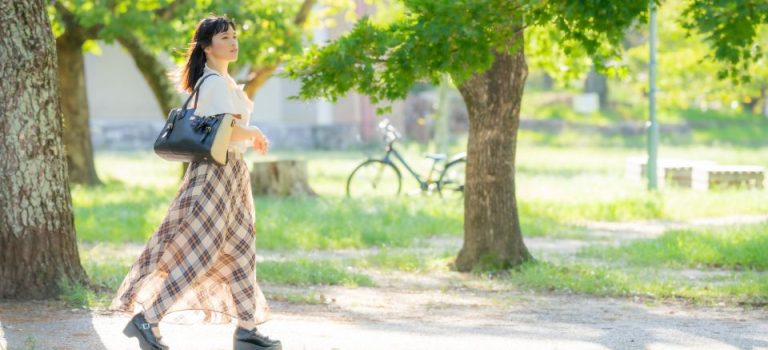 突然の雨も強い日差しも快適に折りたたみ傘が変える外出の新常識